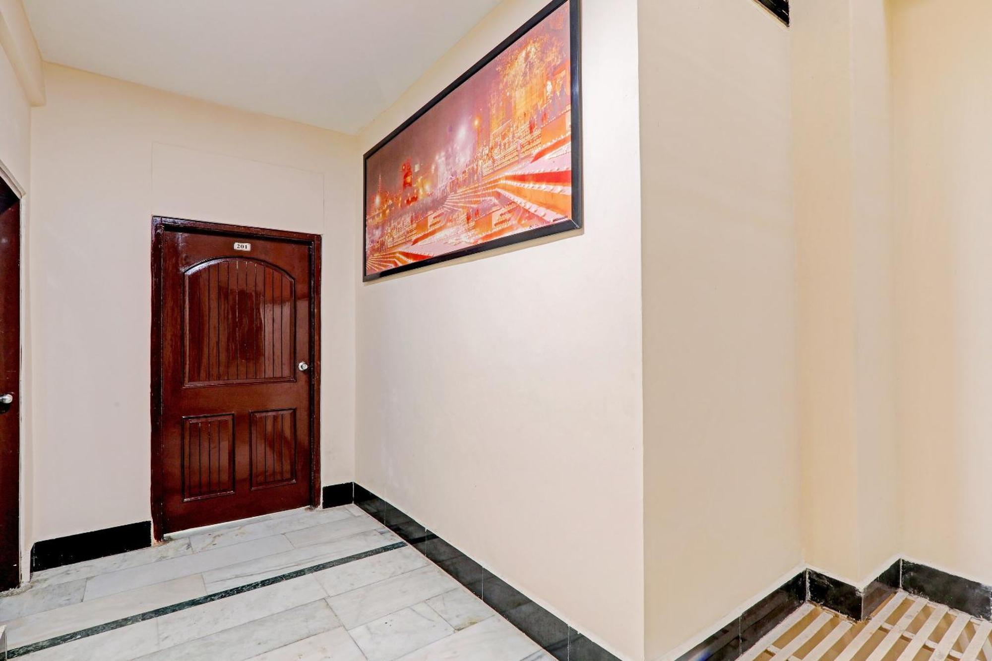 Oyo Flagship 73630 Hotel Riz - Varanasi, Varanasi